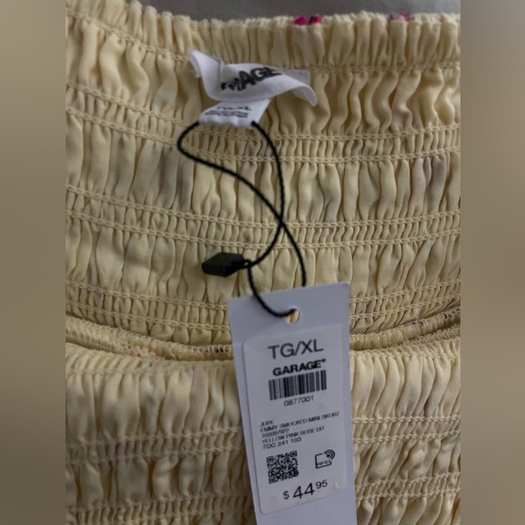 Garage Yellow with Pink Flowers Flowy Skirt with Shorts under. Size XL Women’s. - Picture 3 of 5